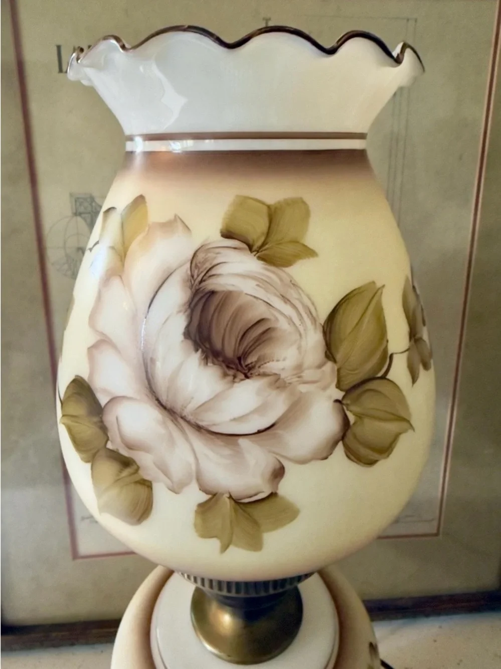 VTG Gone With The Wind  Floral Glass Table Lamp in Cream, Gold and Brown